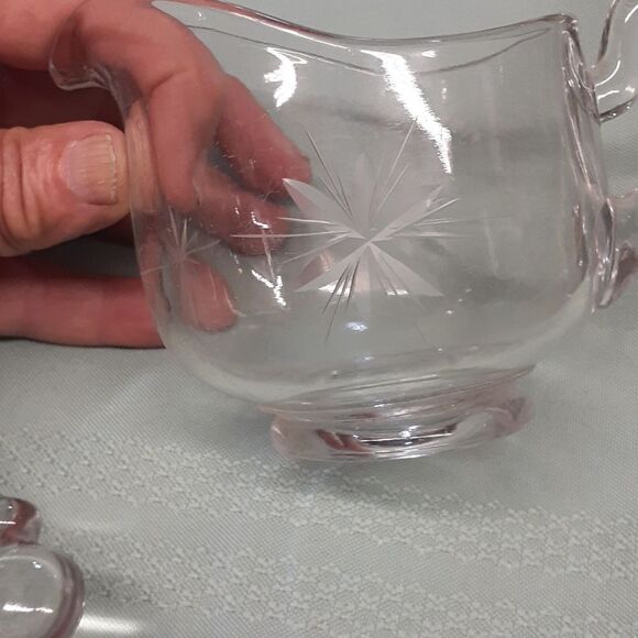 Crysyal etched cream & sugar set. - Picture 2 of 7